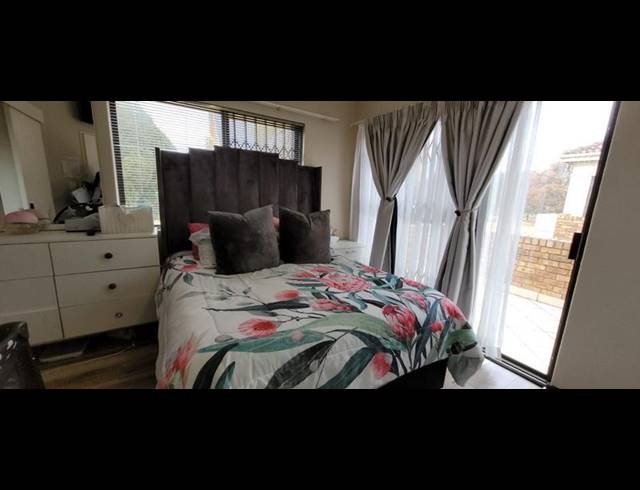 3 BEDROOM TOWNHOUSE FOR SALE IN FLORENTIA